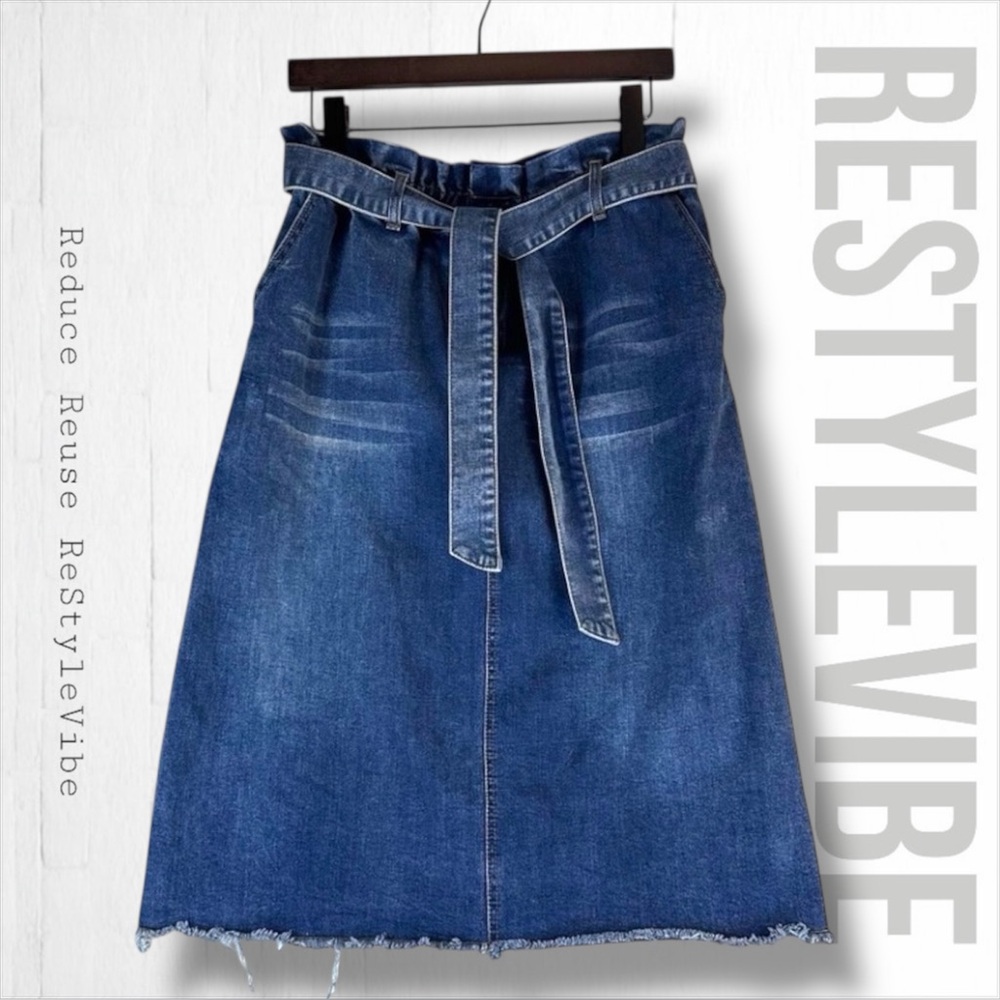 HAYDEN Women’s Size M Skirt Denim Jean Knee Length Stretch Back Slit W/Tie Belt